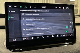 punainen Skoda Enyaq 2025 kuva 30.