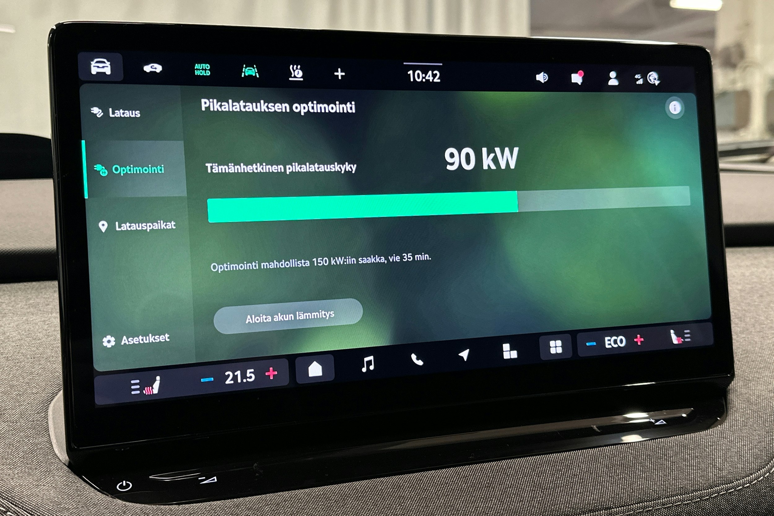 punainen Skoda Enyaq 2025 kuva 31.