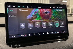 punainen Skoda Enyaq 2025 kuva 32.