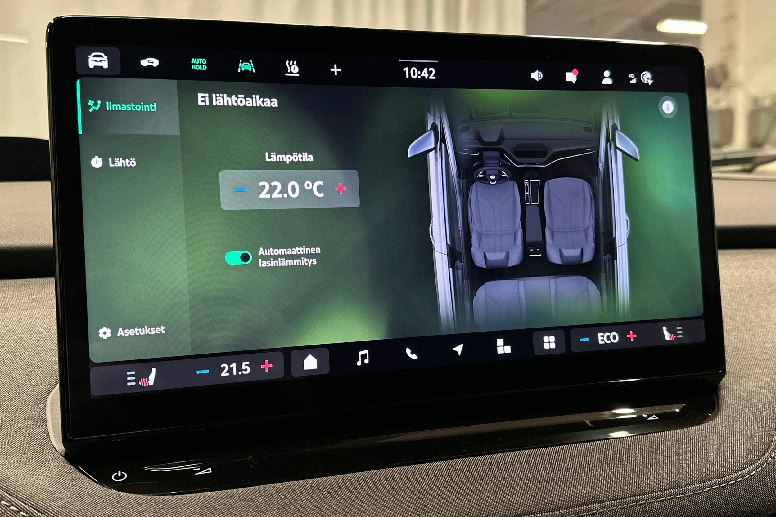 punainen Skoda Enyaq 2025 kuva 33.