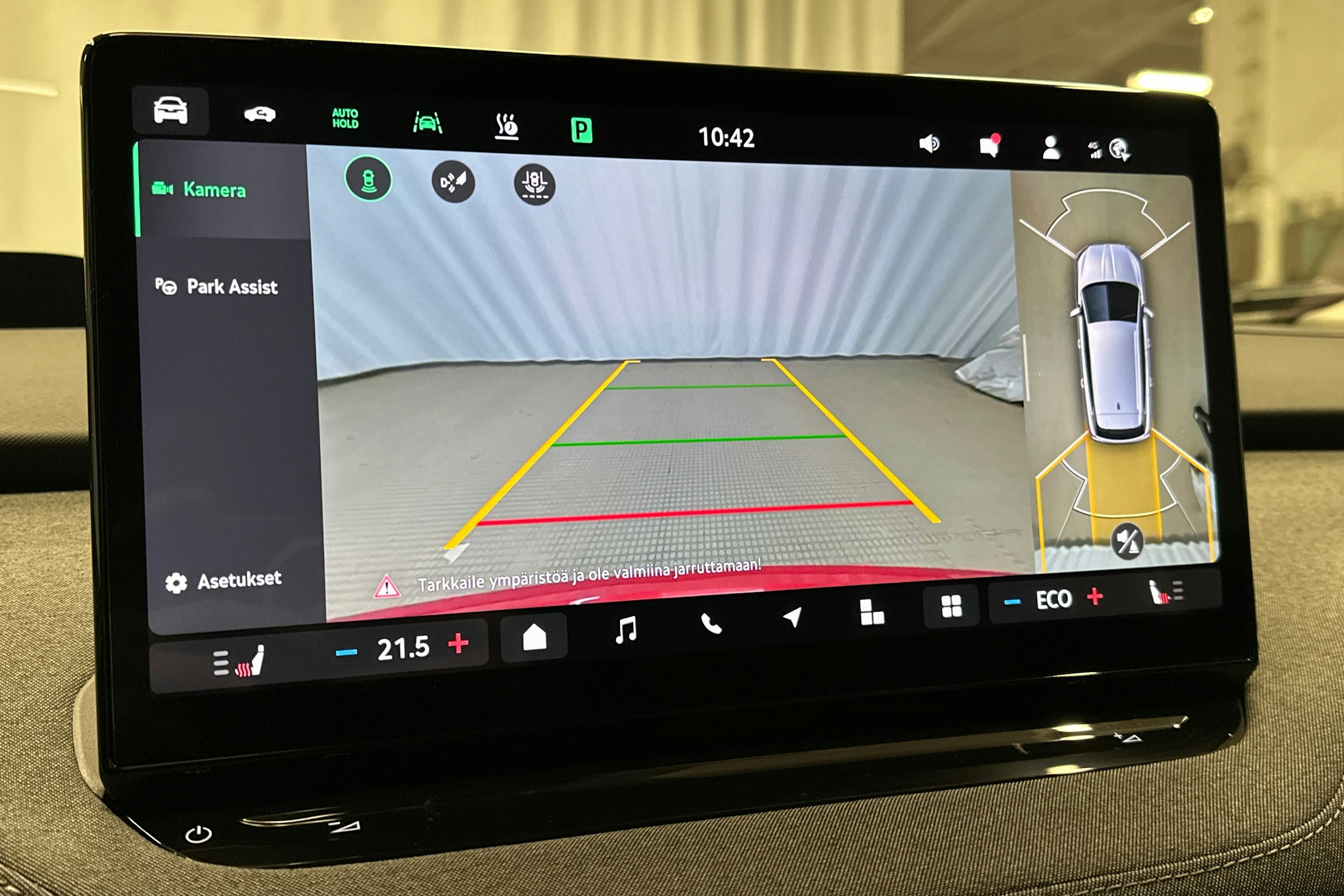 punainen Skoda Enyaq 2025 kuva 34.