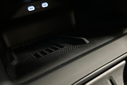 punainen Skoda Enyaq 2025 kuva 36.