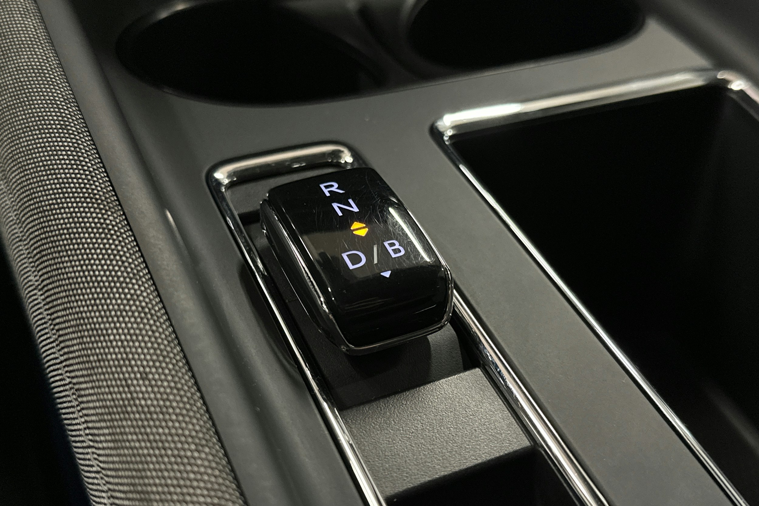 punainen Skoda Enyaq 2025 kuva 37.