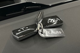 punainen Skoda Enyaq 2025 kuva 39.