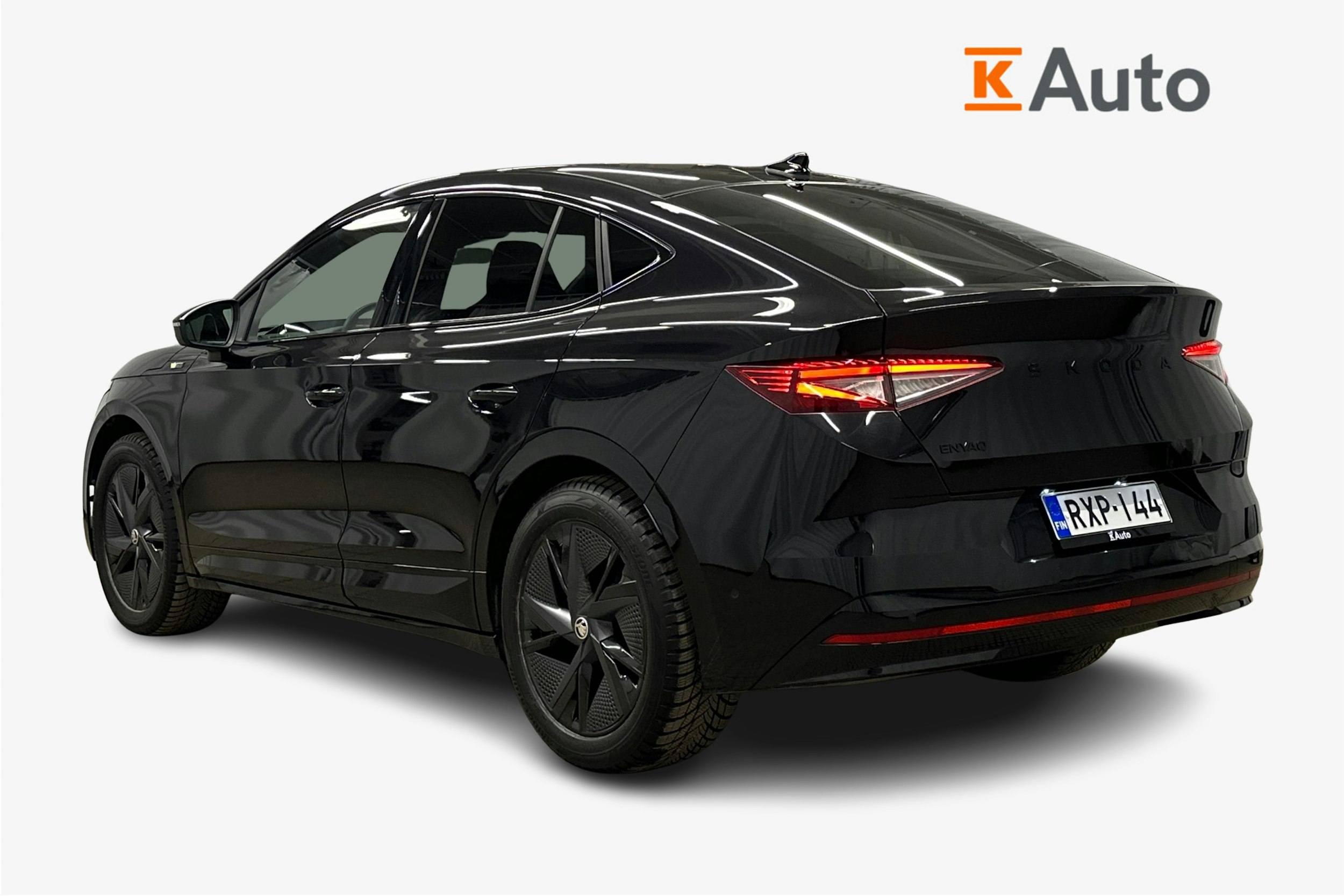 musta Skoda Enyaq 2024 kuva 2.