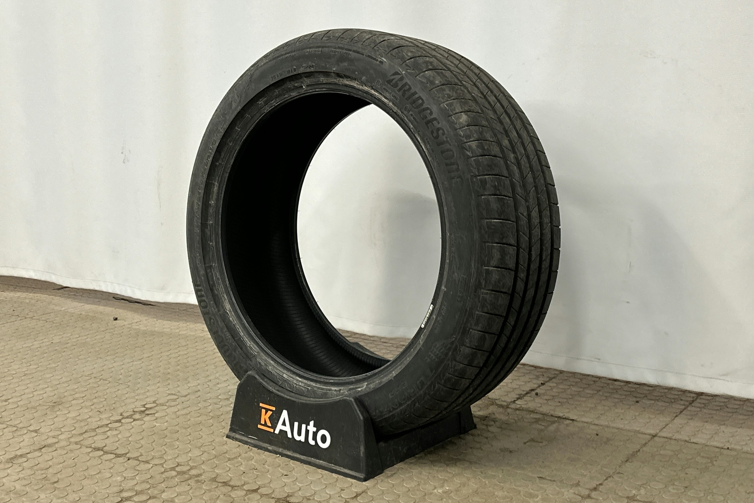 musta Skoda Enyaq 2024 kuva 13.