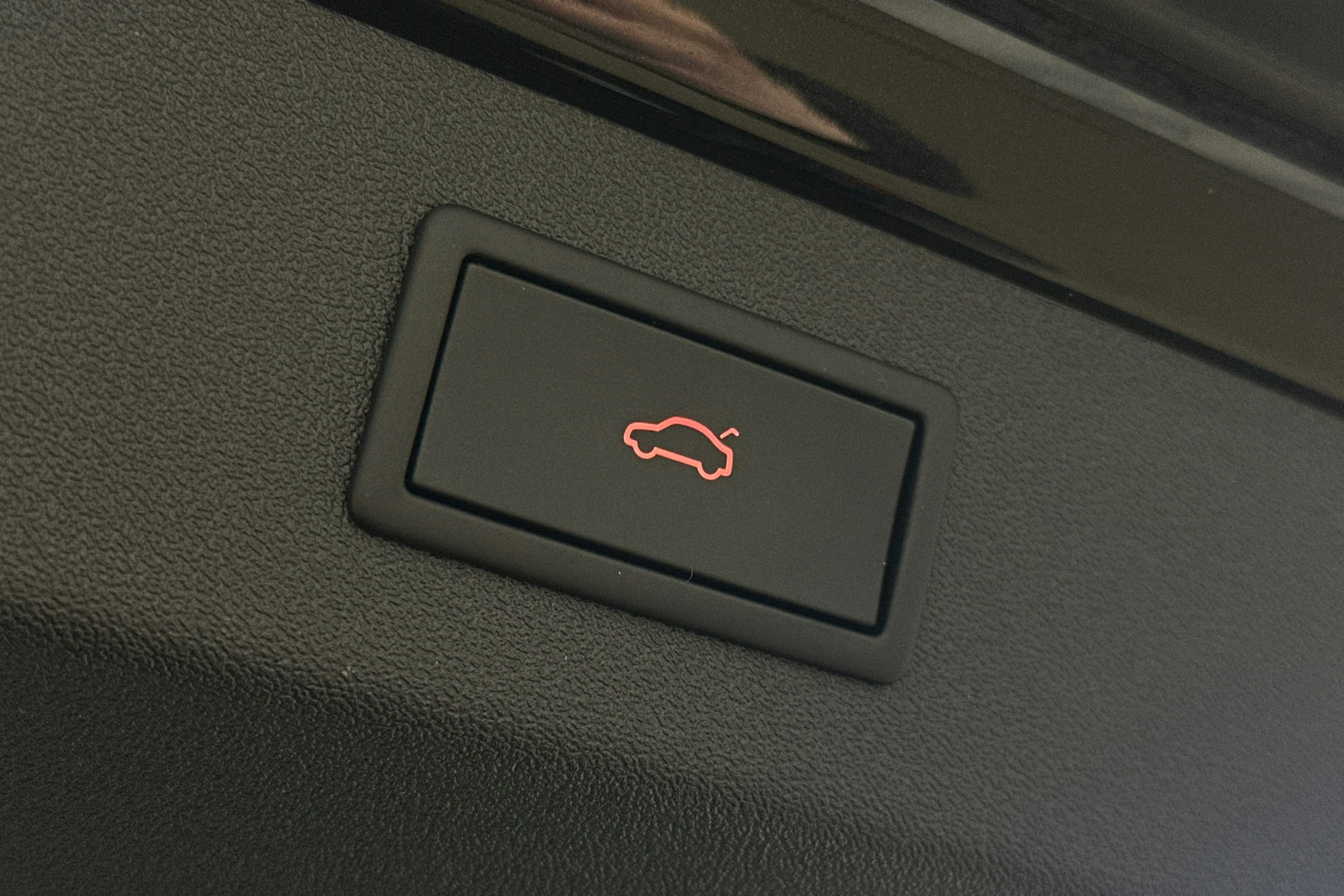 musta Skoda Enyaq 2024 kuva 15.