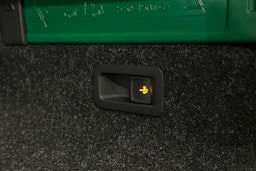 musta Skoda Enyaq 2024 kuva 16.