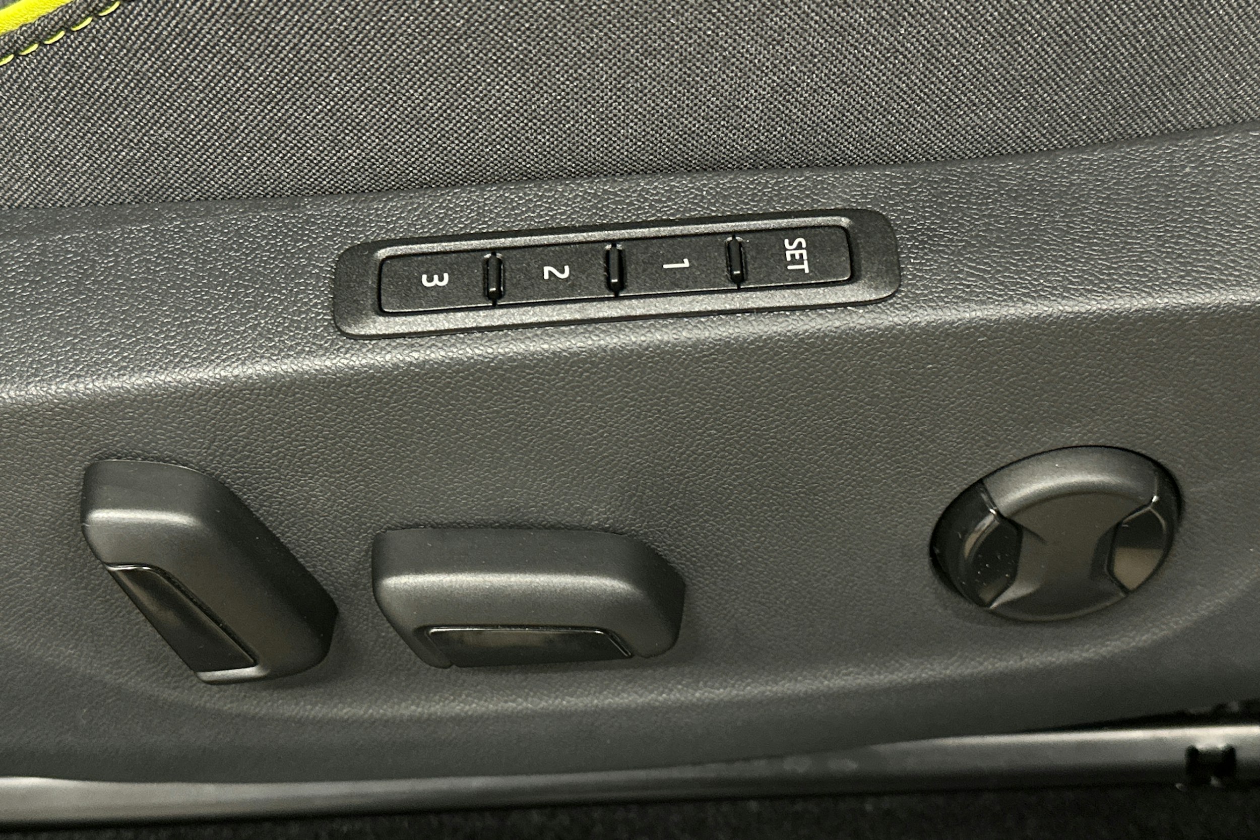 musta Skoda Enyaq 2024 kuva 20.