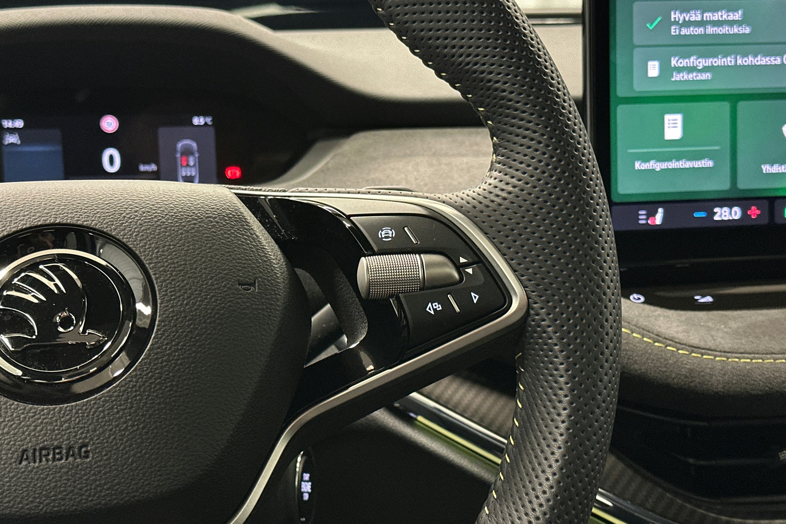 musta Skoda Enyaq 2024 kuva 23.