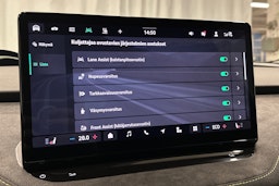 musta Skoda Enyaq 2024 kuva 28.