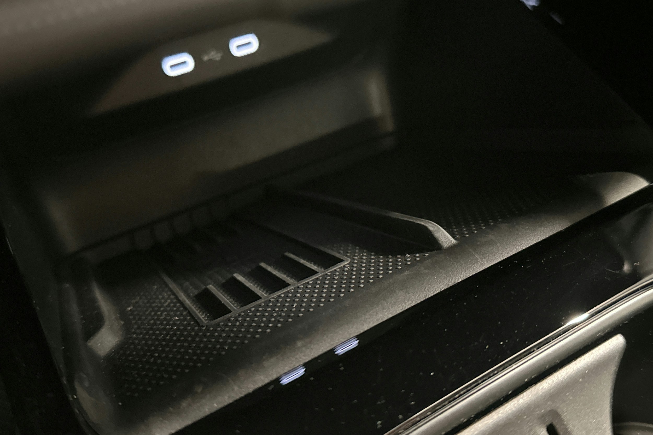 musta Skoda Enyaq 2024 kuva 36.