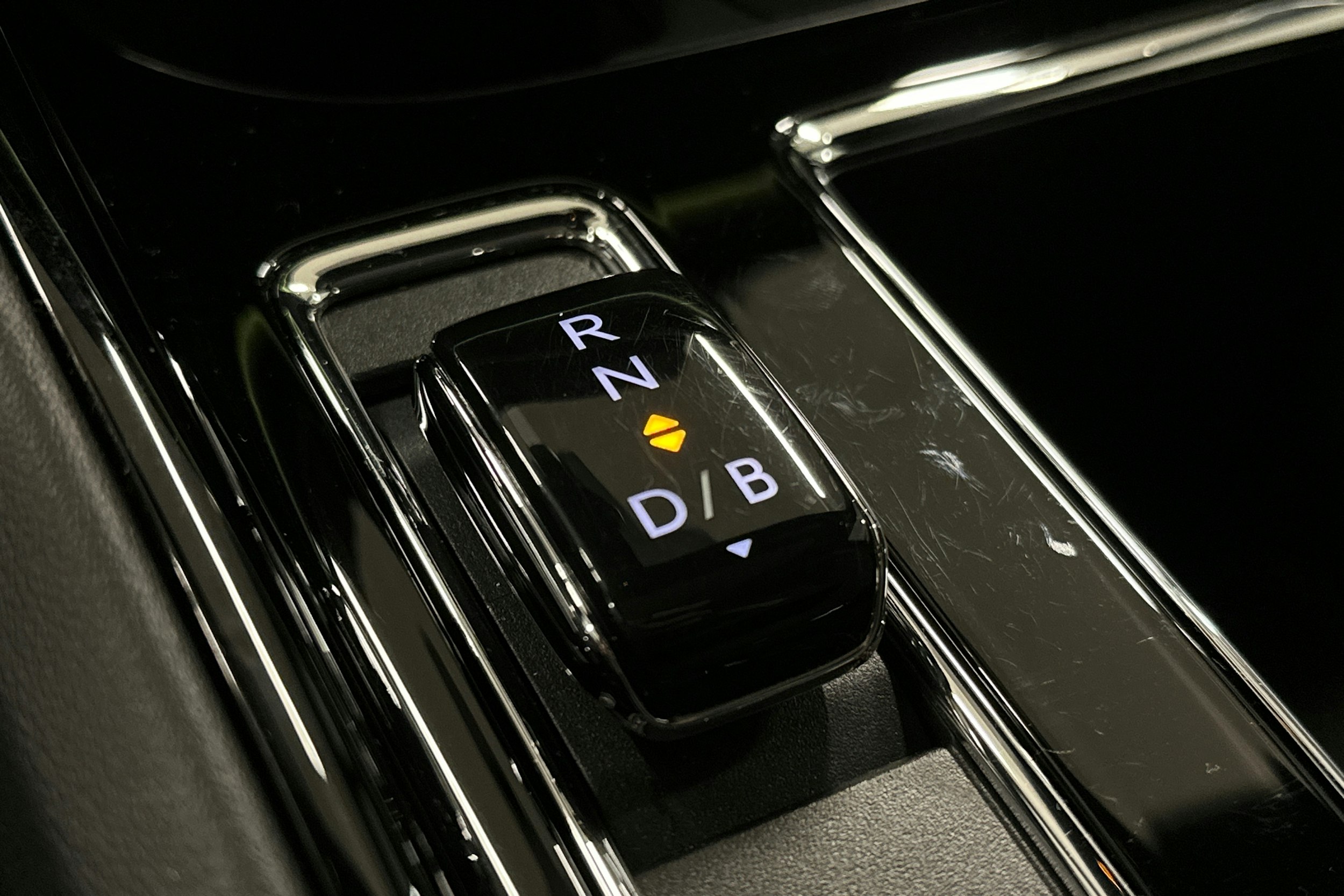 musta Skoda Enyaq 2024 kuva 37.