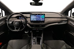 harmaa Skoda Enyaq 2024 kuva 9.