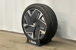 harmaa Skoda Enyaq 2024 kuva 13.