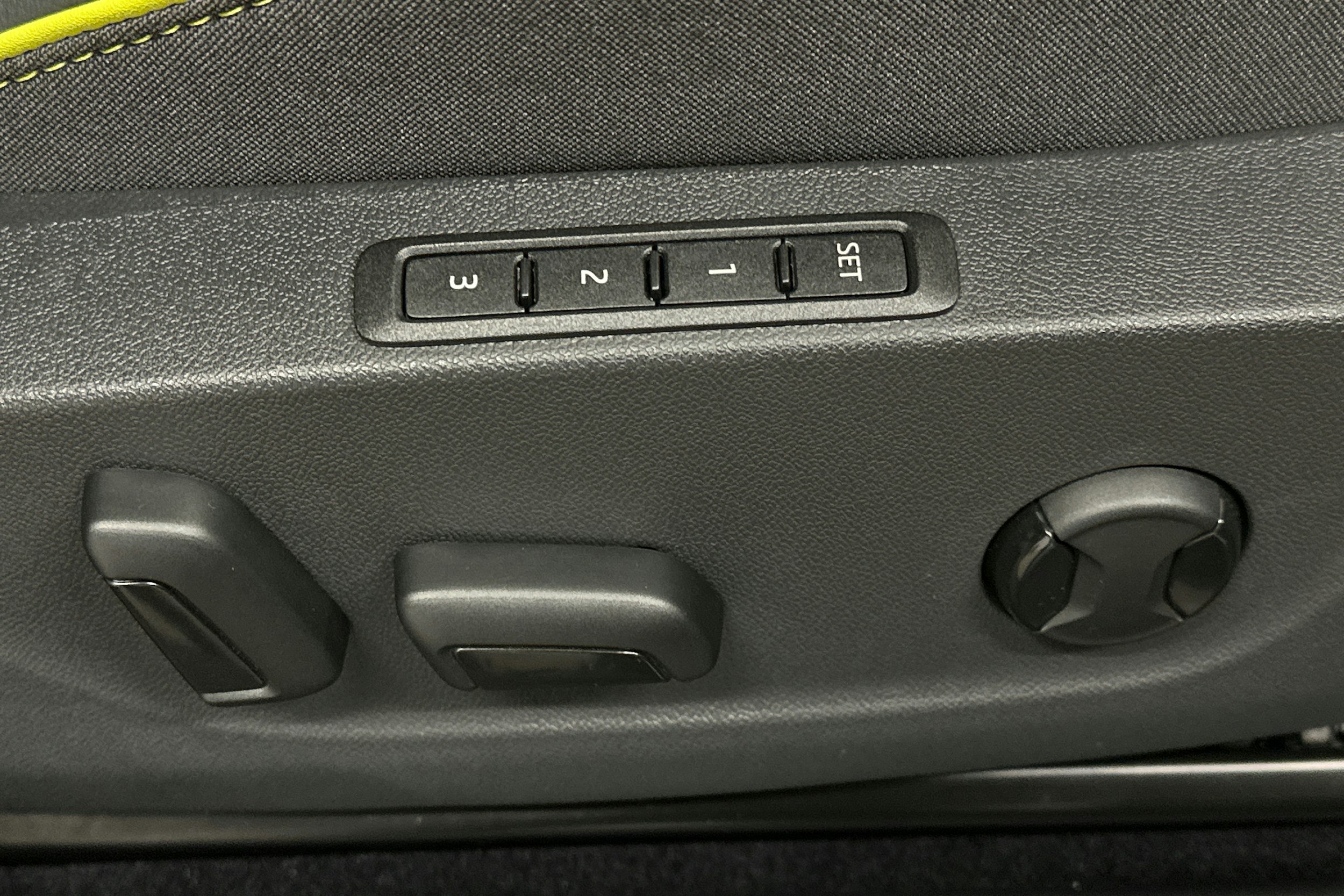 harmaa Skoda Enyaq 2024 kuva 20.