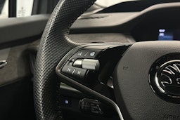 harmaa Skoda Enyaq 2024 kuva 22.