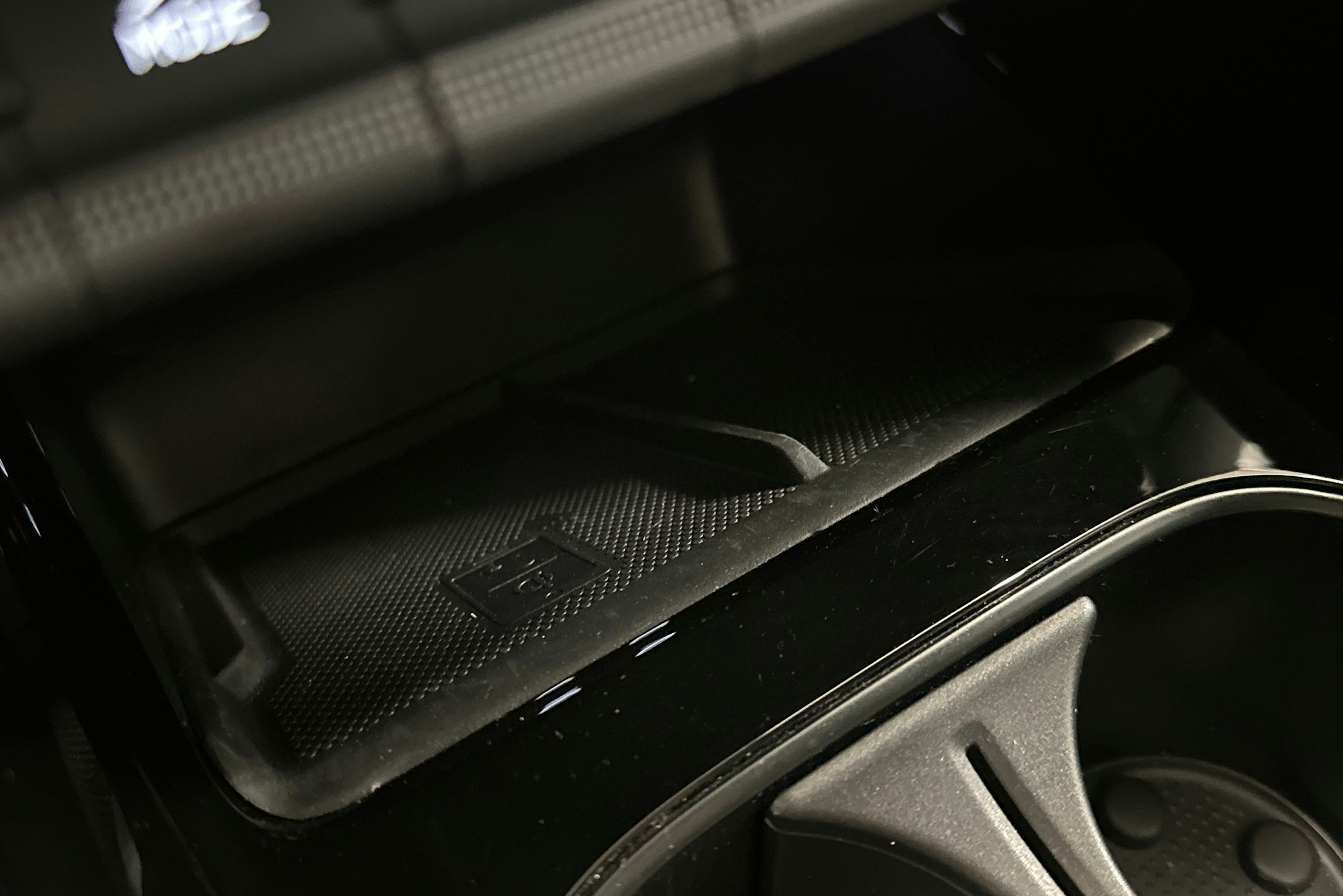 harmaa Skoda Enyaq 2024 kuva 36.