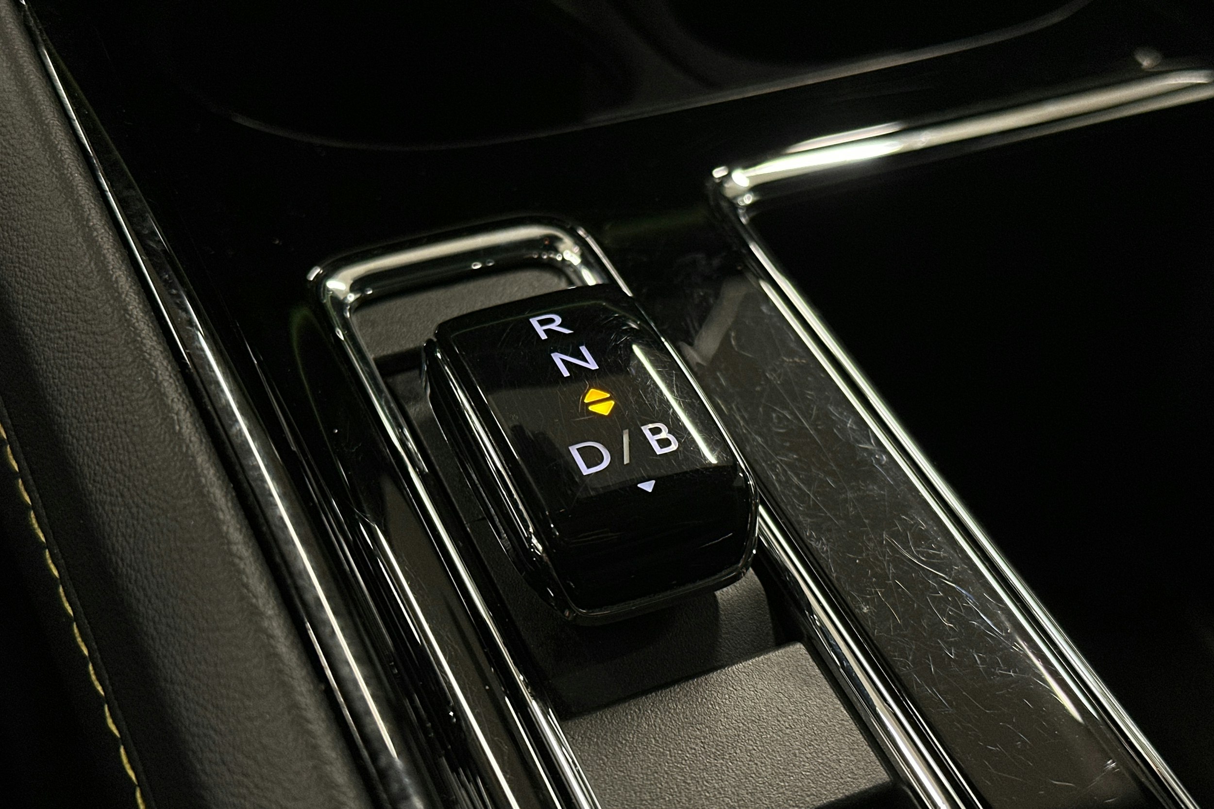 harmaa Skoda Enyaq 2024 kuva 37.