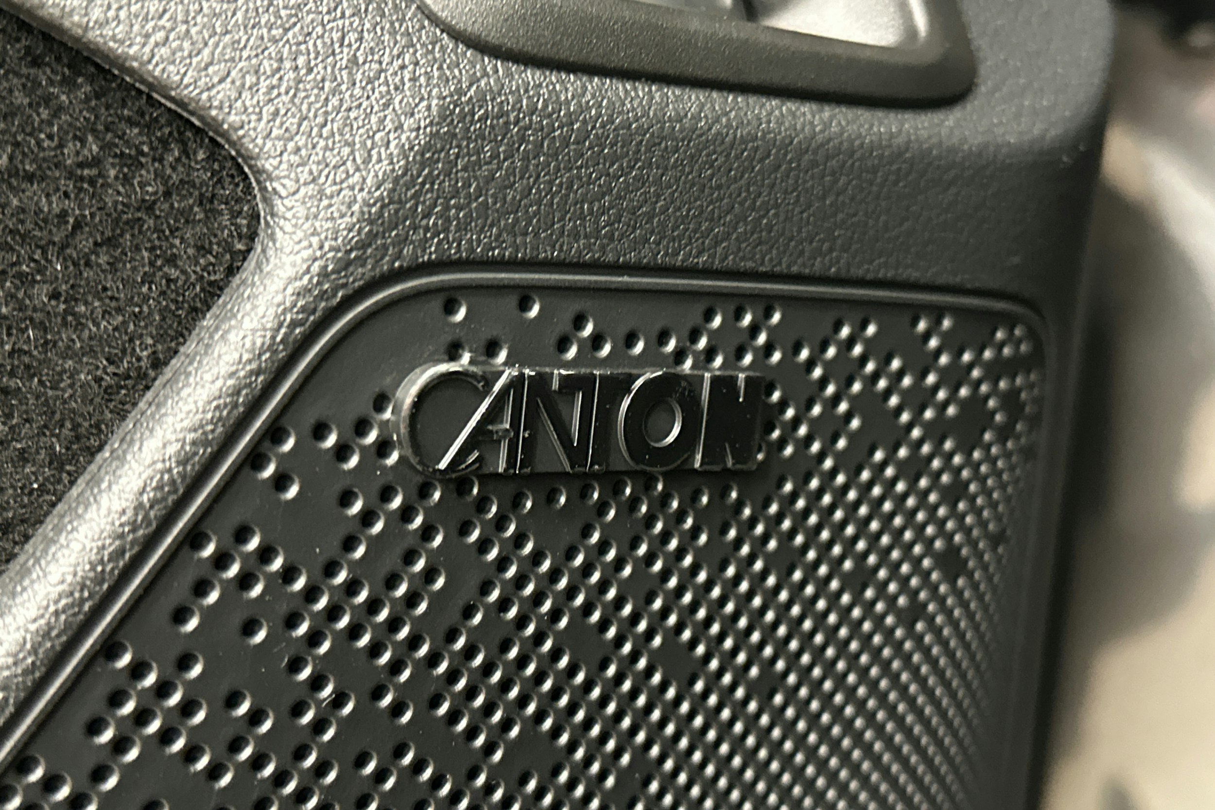 harmaa Skoda Enyaq 2024 kuva 38.