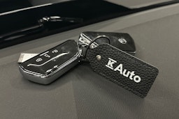 harmaa Skoda Enyaq 2024 kuva 40.