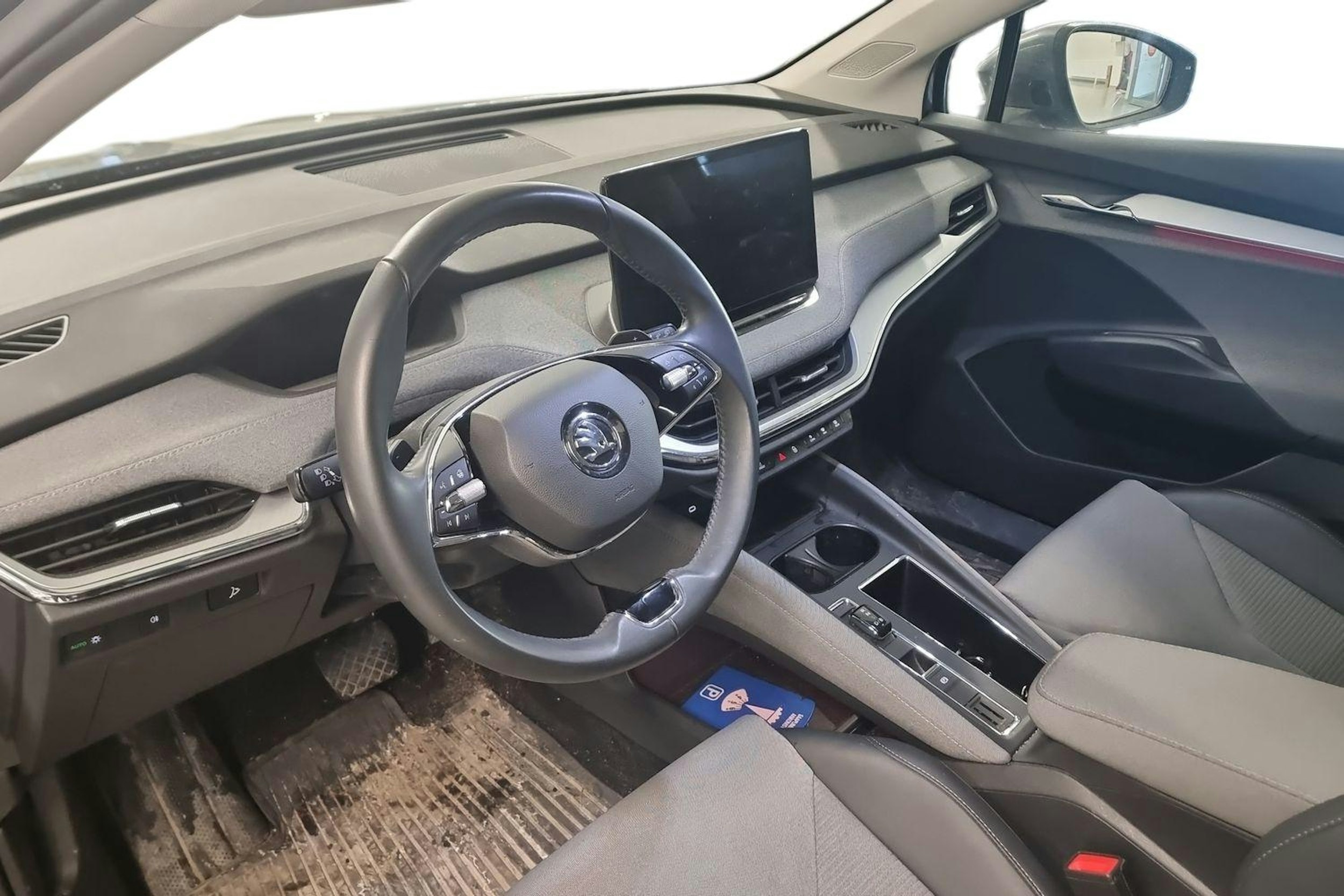 harmaa Skoda Enyaq 2024 kuva 3.