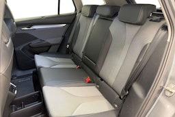 harmaa Skoda Enyaq 2023 kuva 10.