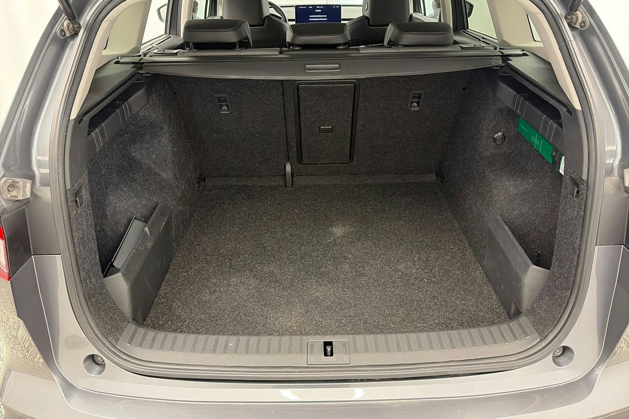 harmaa Skoda Enyaq 2023 kuva 14.