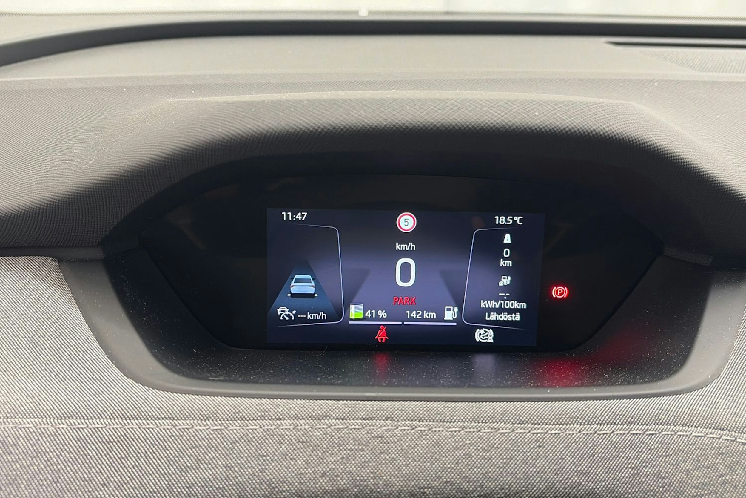 harmaa Skoda Enyaq 2023 kuva 16.