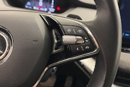 harmaa Skoda Enyaq 2023 kuva 18.