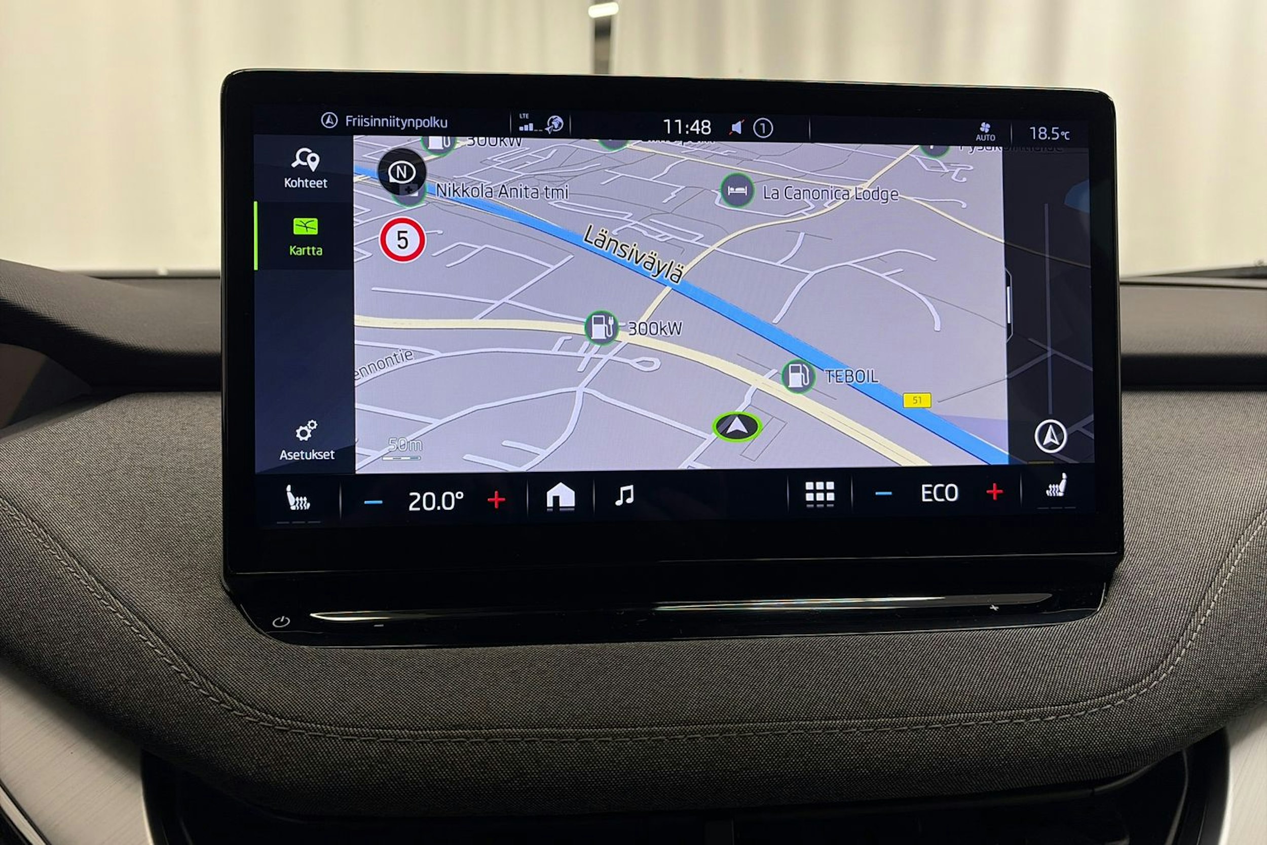 harmaa Skoda Enyaq 2023 kuva 19.