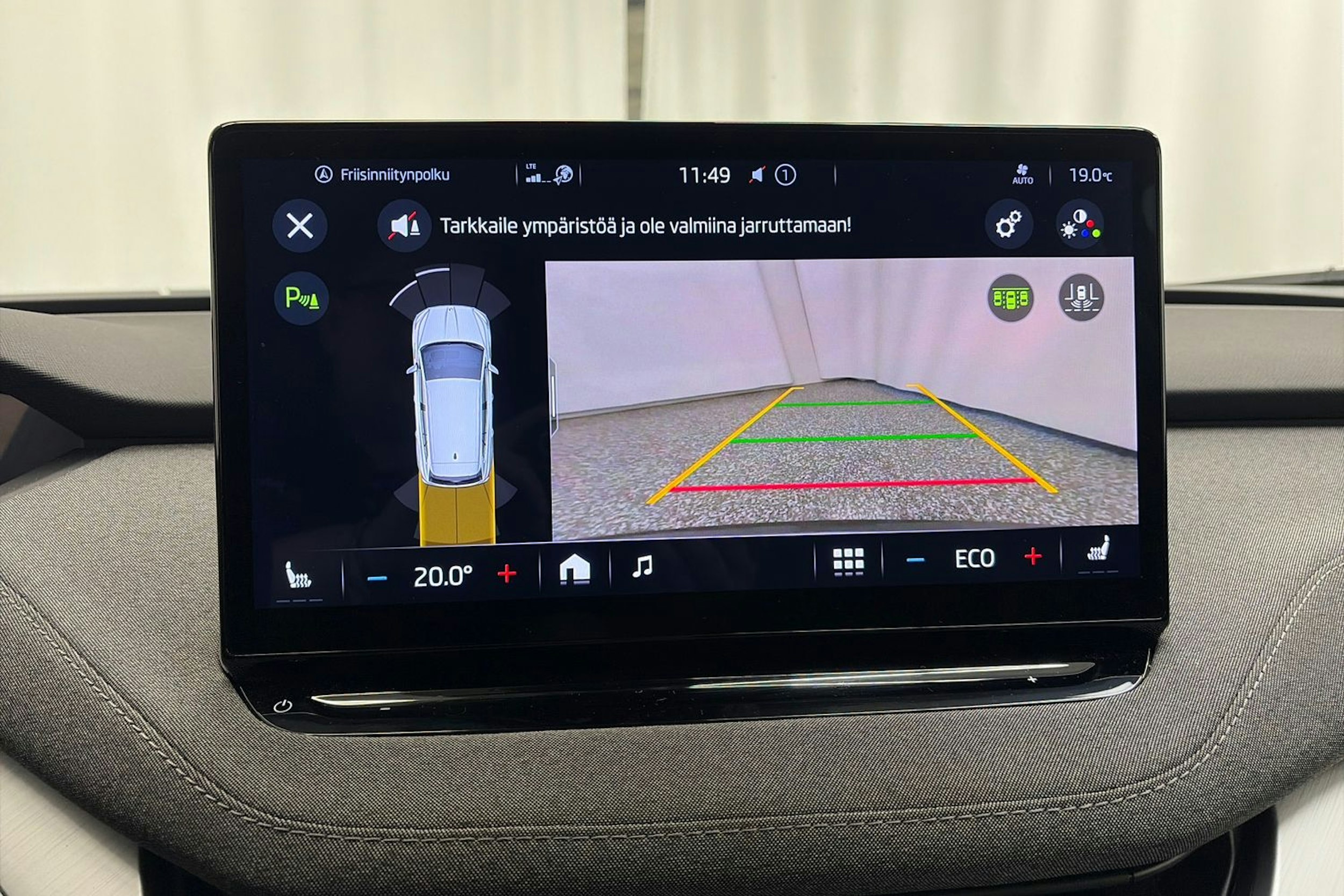 harmaa Skoda Enyaq 2023 kuva 20.