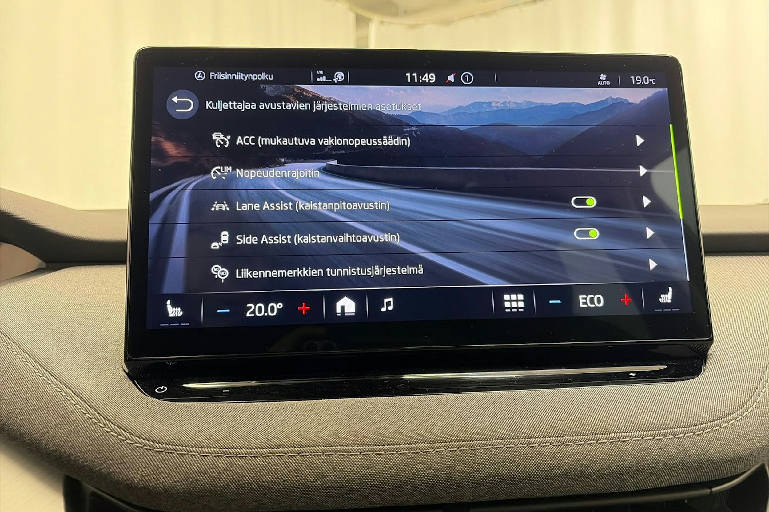 harmaa Skoda Enyaq 2023 kuva 21.