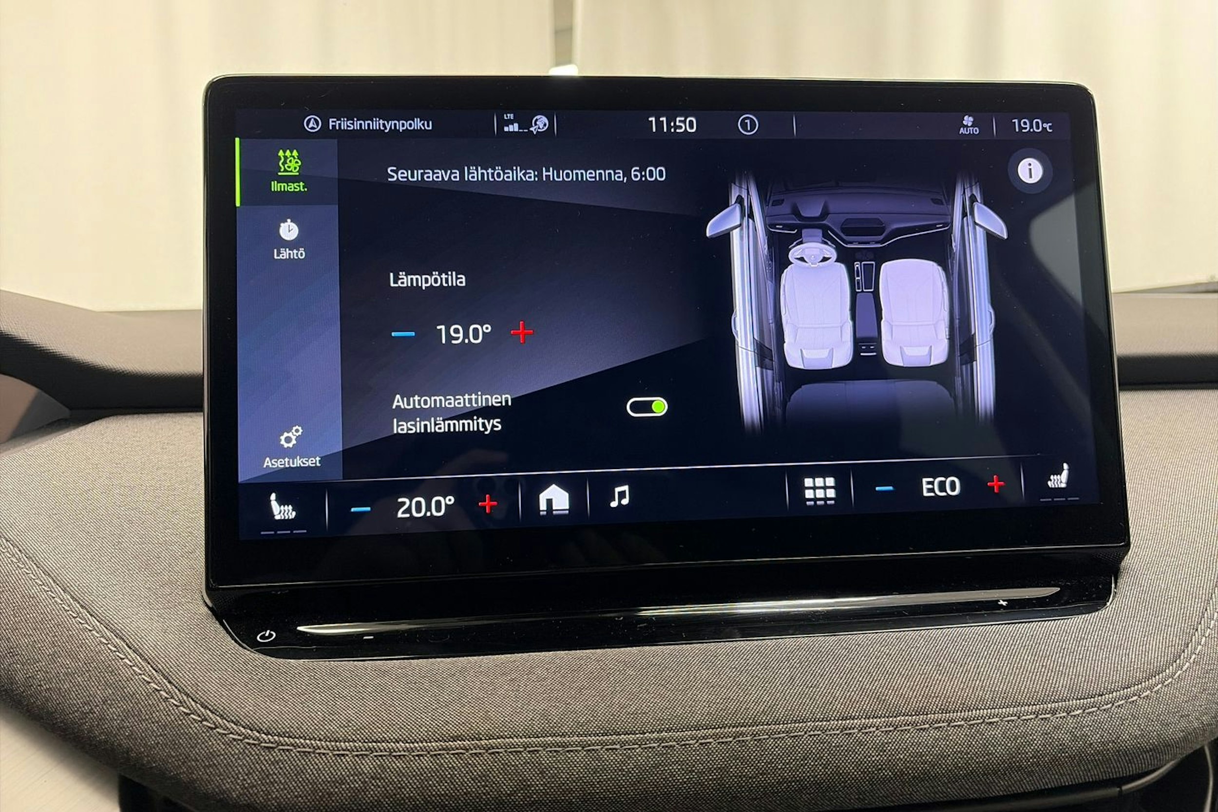 harmaa Skoda Enyaq 2023 kuva 24.