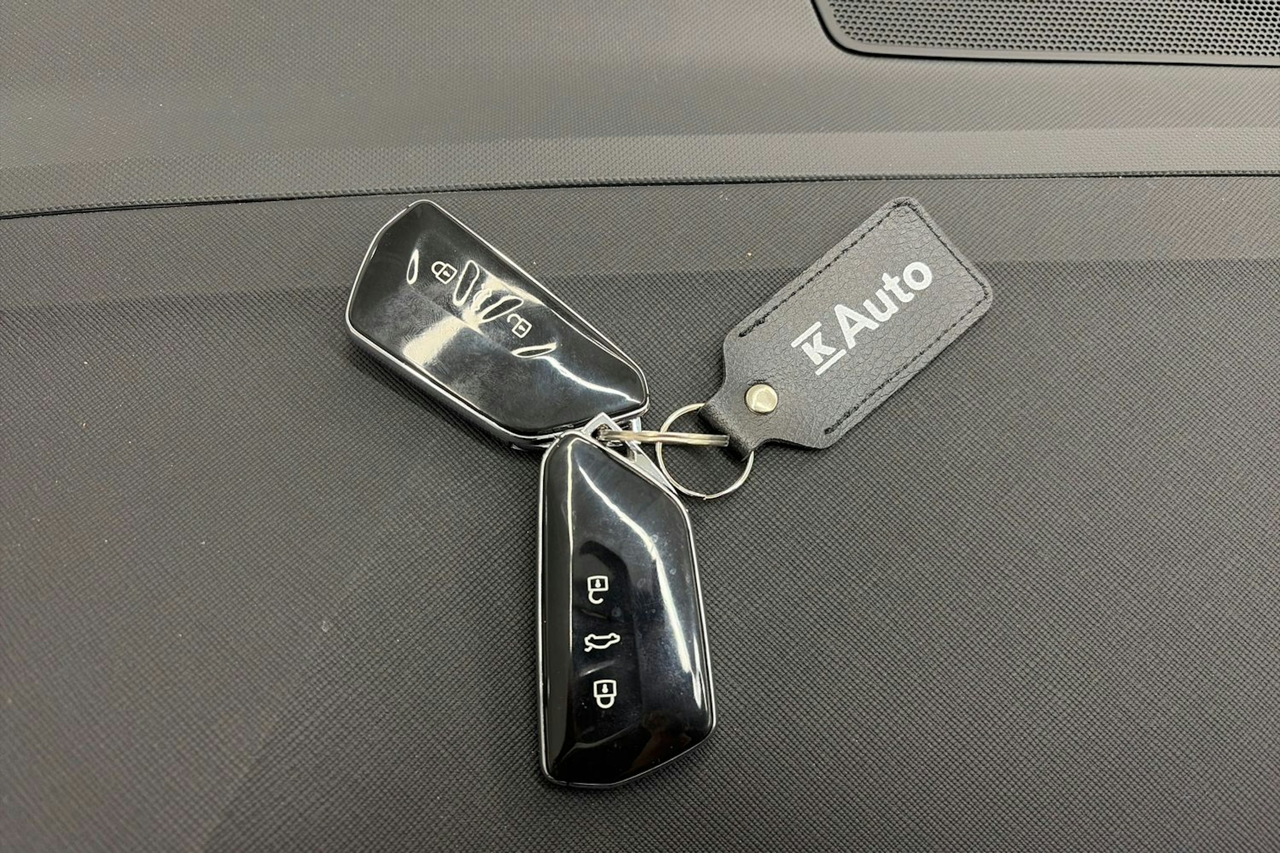 harmaa Skoda Enyaq 2023 kuva 28.