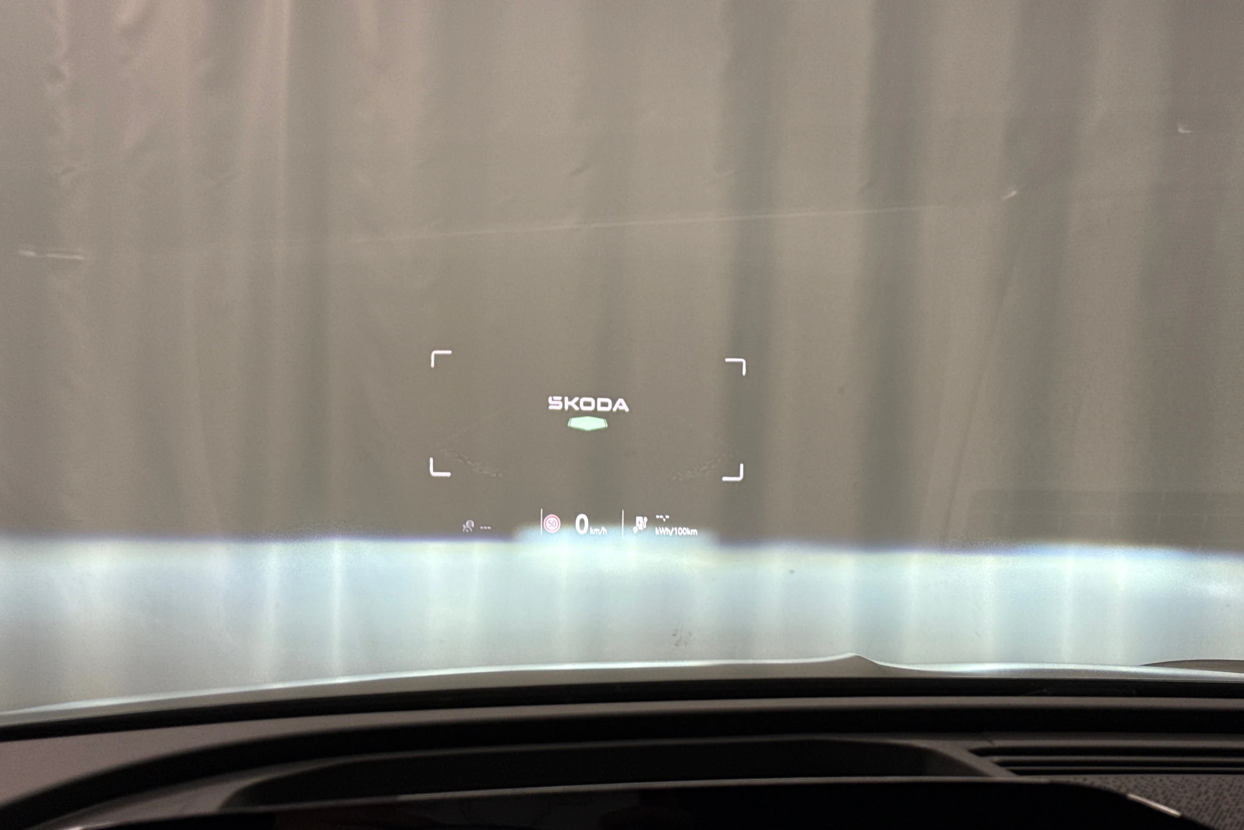 harmaa Skoda Enyaq 2024 kuva 15.