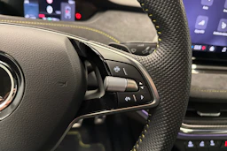 harmaa Skoda Enyaq 2024 kuva 17.