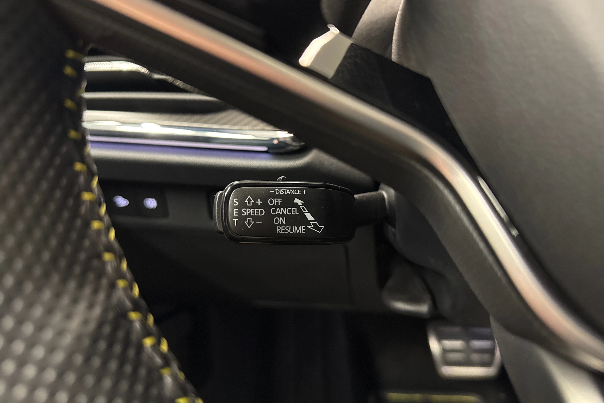 harmaa Skoda Enyaq 2024 kuva 18.