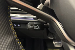 harmaa Skoda Enyaq 2024 kuva 18.