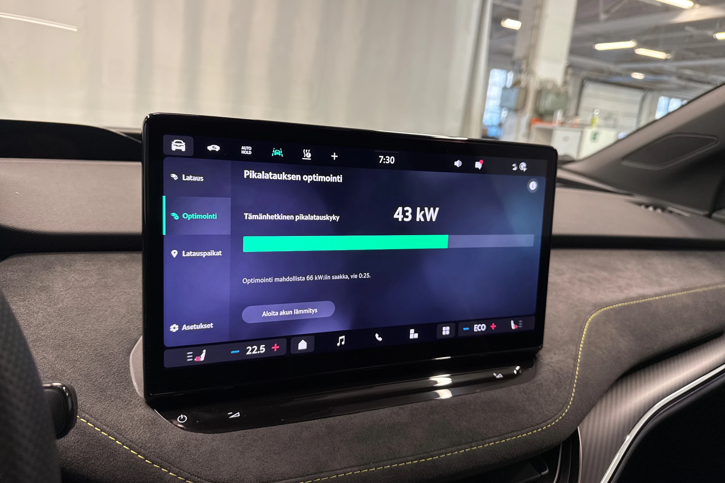 harmaa Skoda Enyaq 2024 kuva 21.