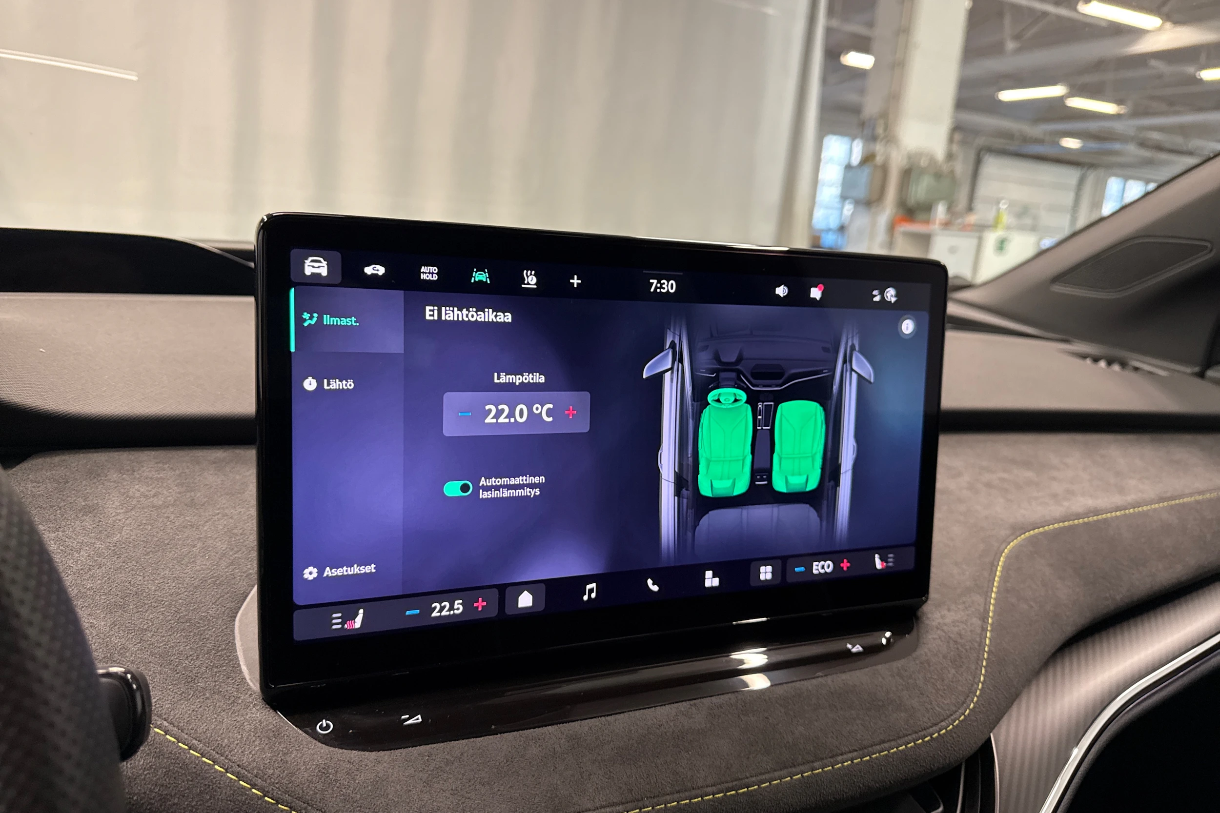 harmaa Skoda Enyaq 2024 kuva 22.