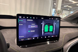 harmaa Skoda Enyaq 2024 kuva 22.