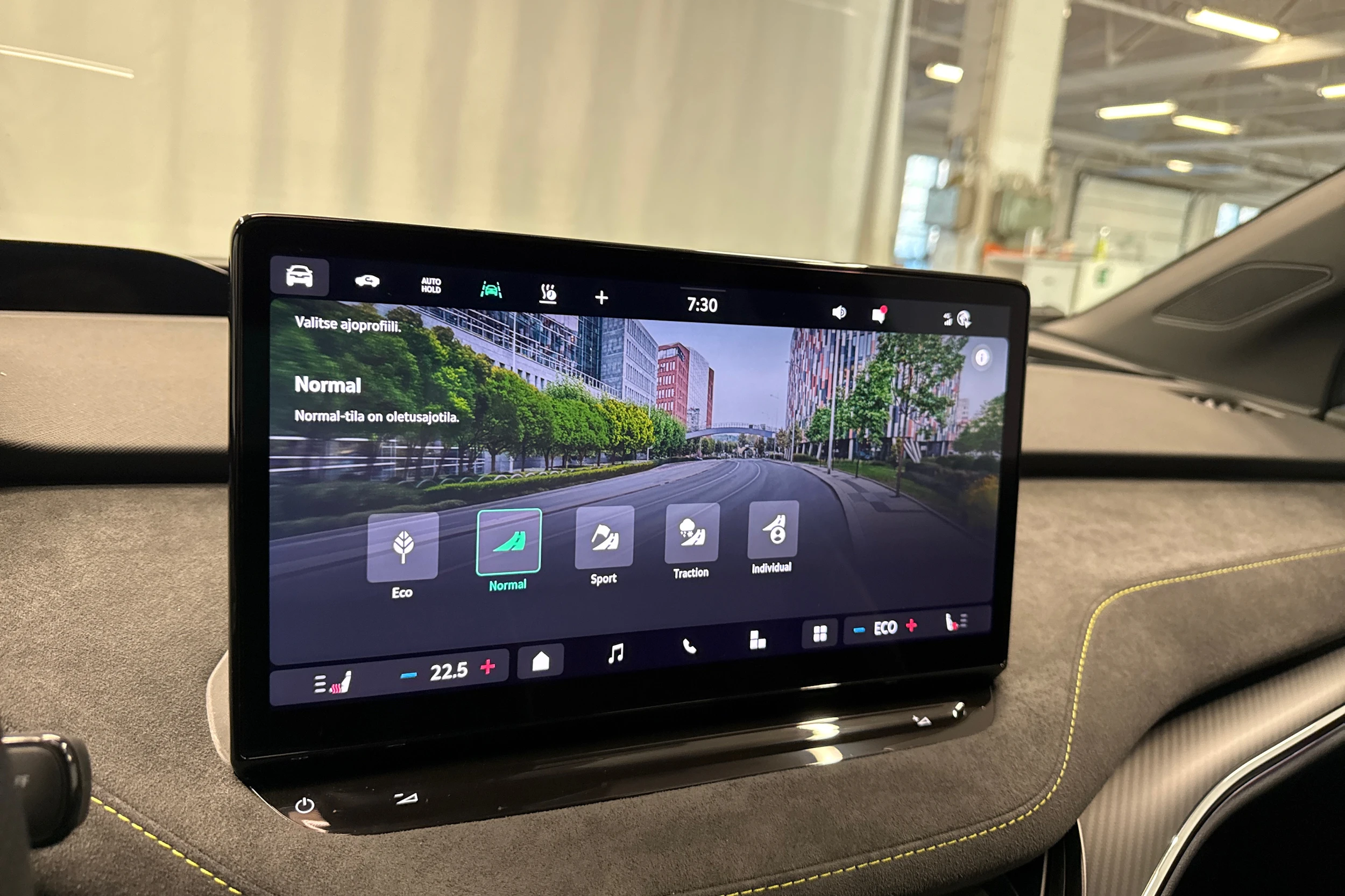 harmaa Skoda Enyaq 2024 kuva 24.