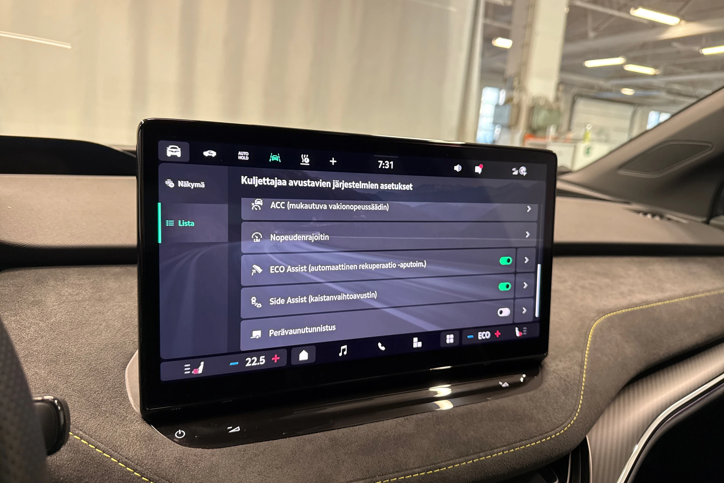 harmaa Skoda Enyaq 2024 kuva 26.