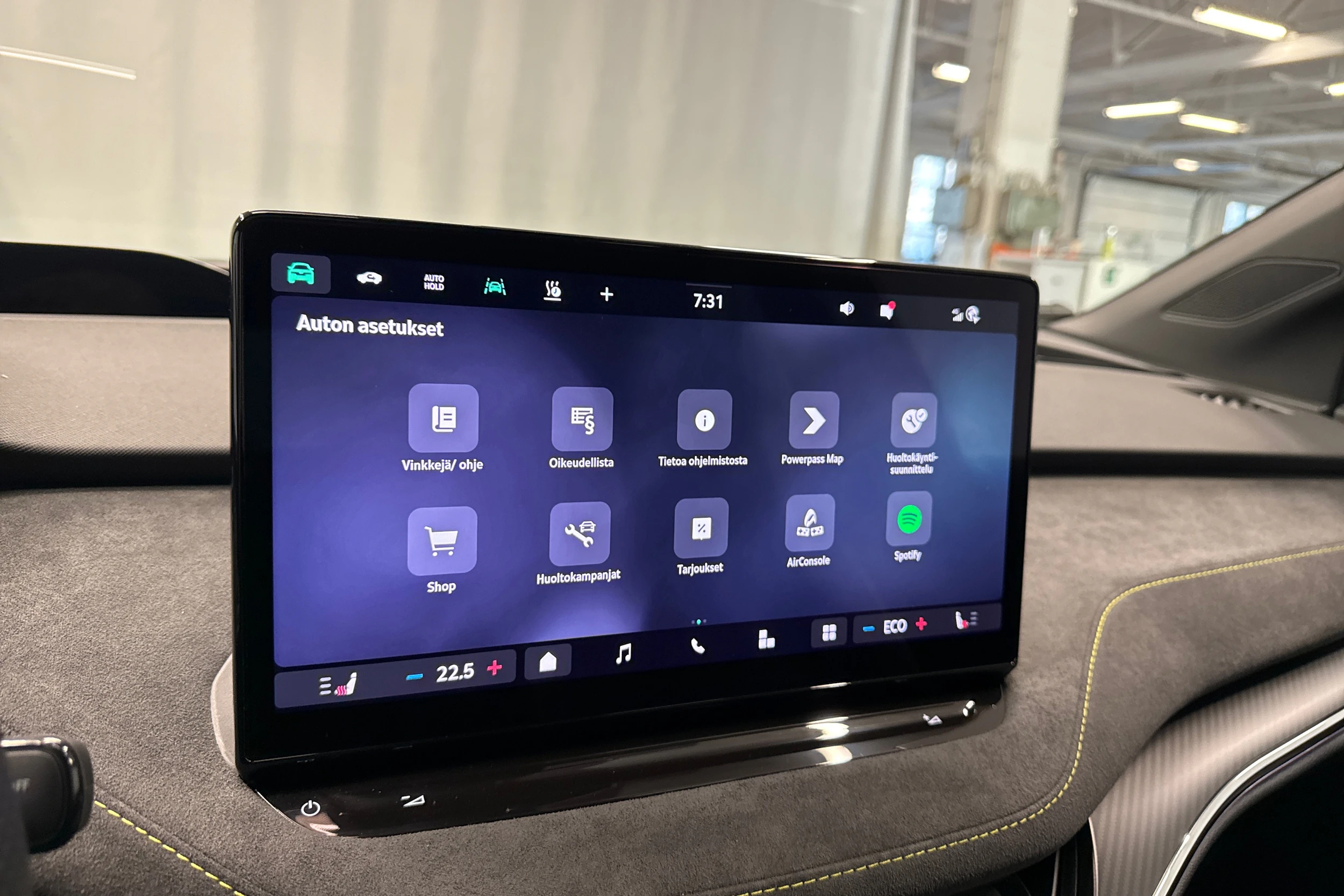 harmaa Skoda Enyaq 2024 kuva 27.