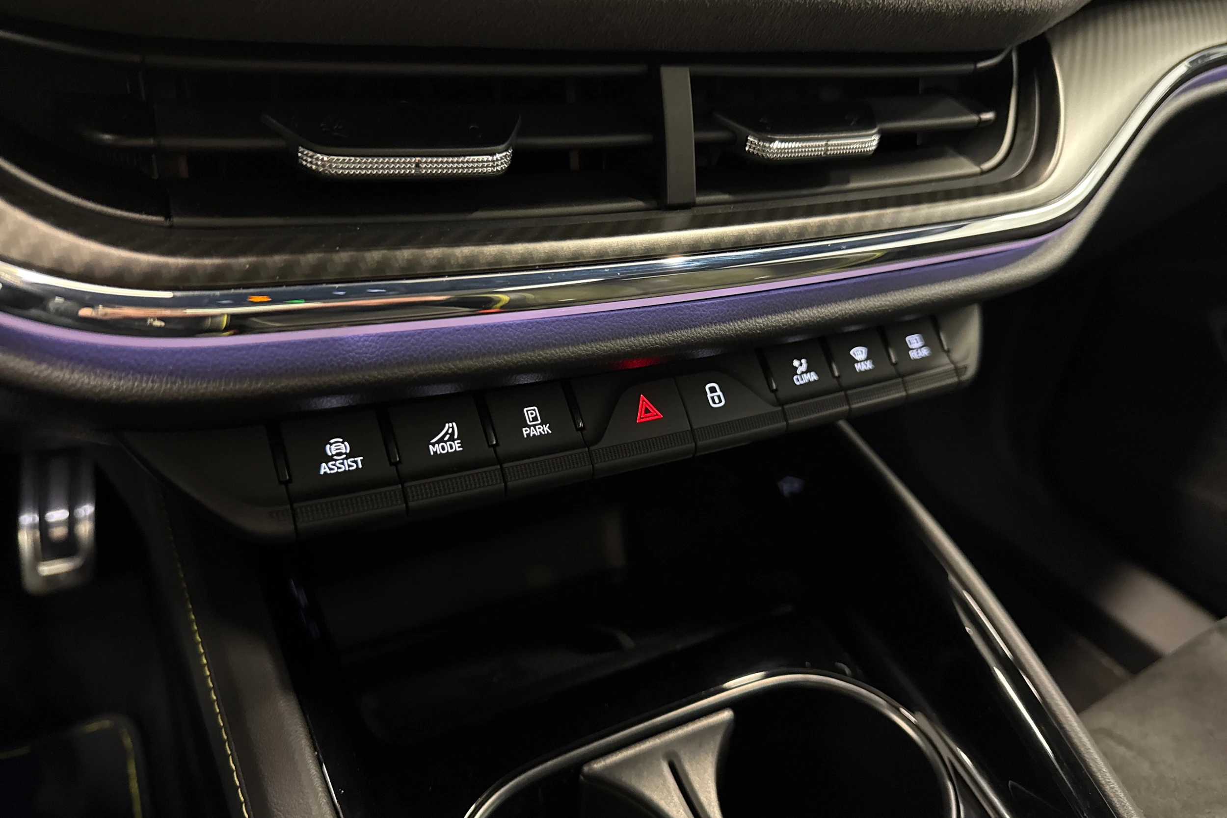 harmaa Skoda Enyaq 2024 kuva 28.