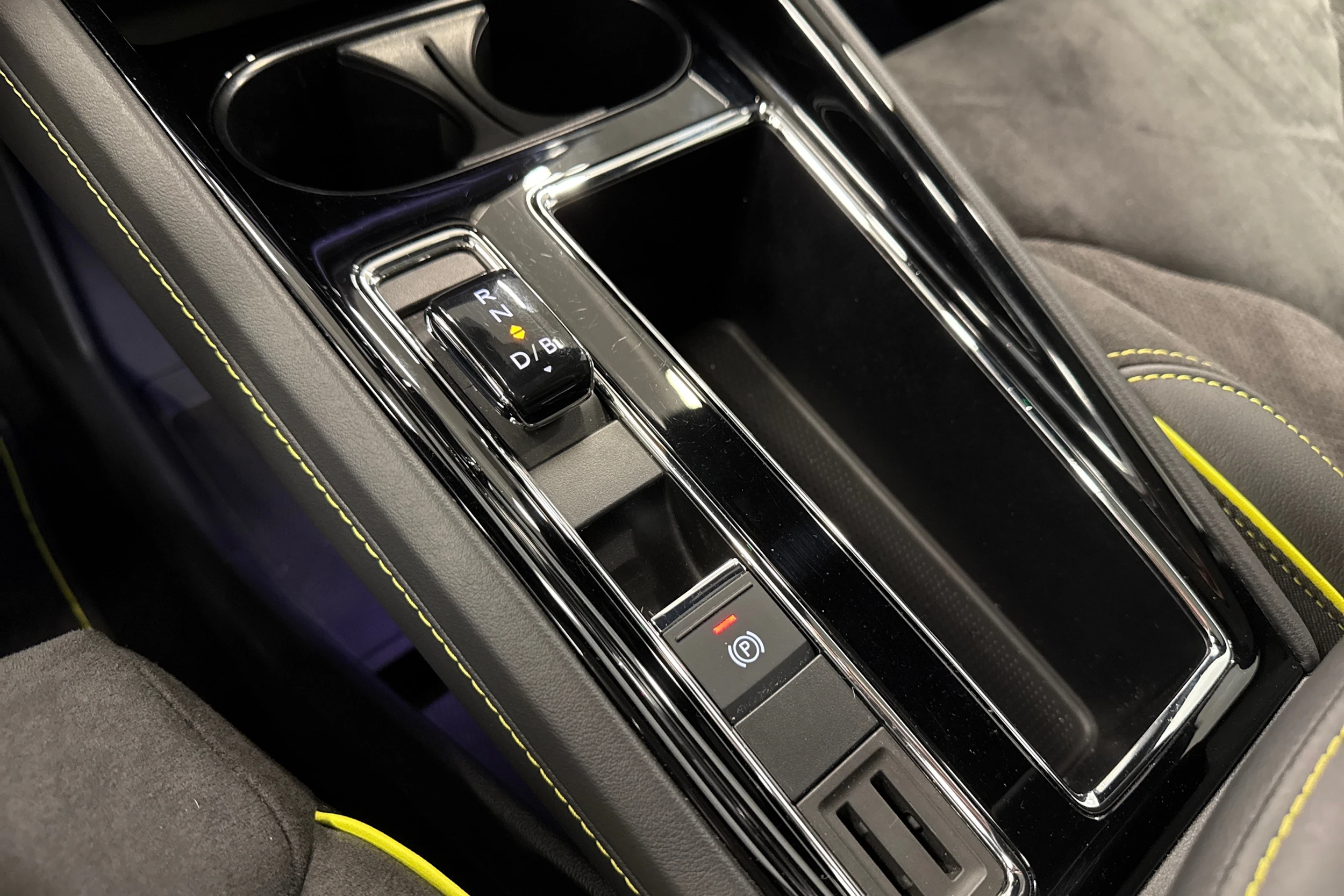 harmaa Skoda Enyaq 2024 kuva 29.