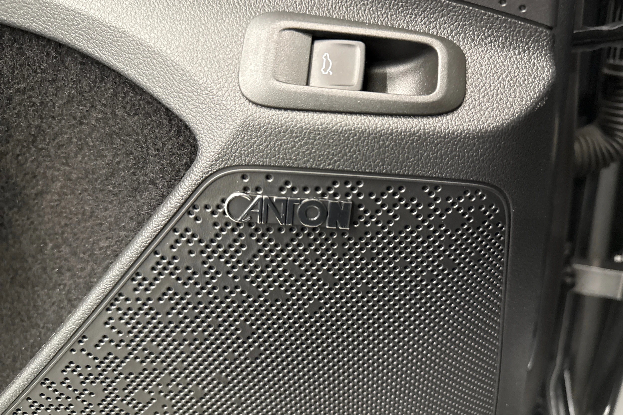 harmaa Skoda Enyaq 2024 kuva 30.