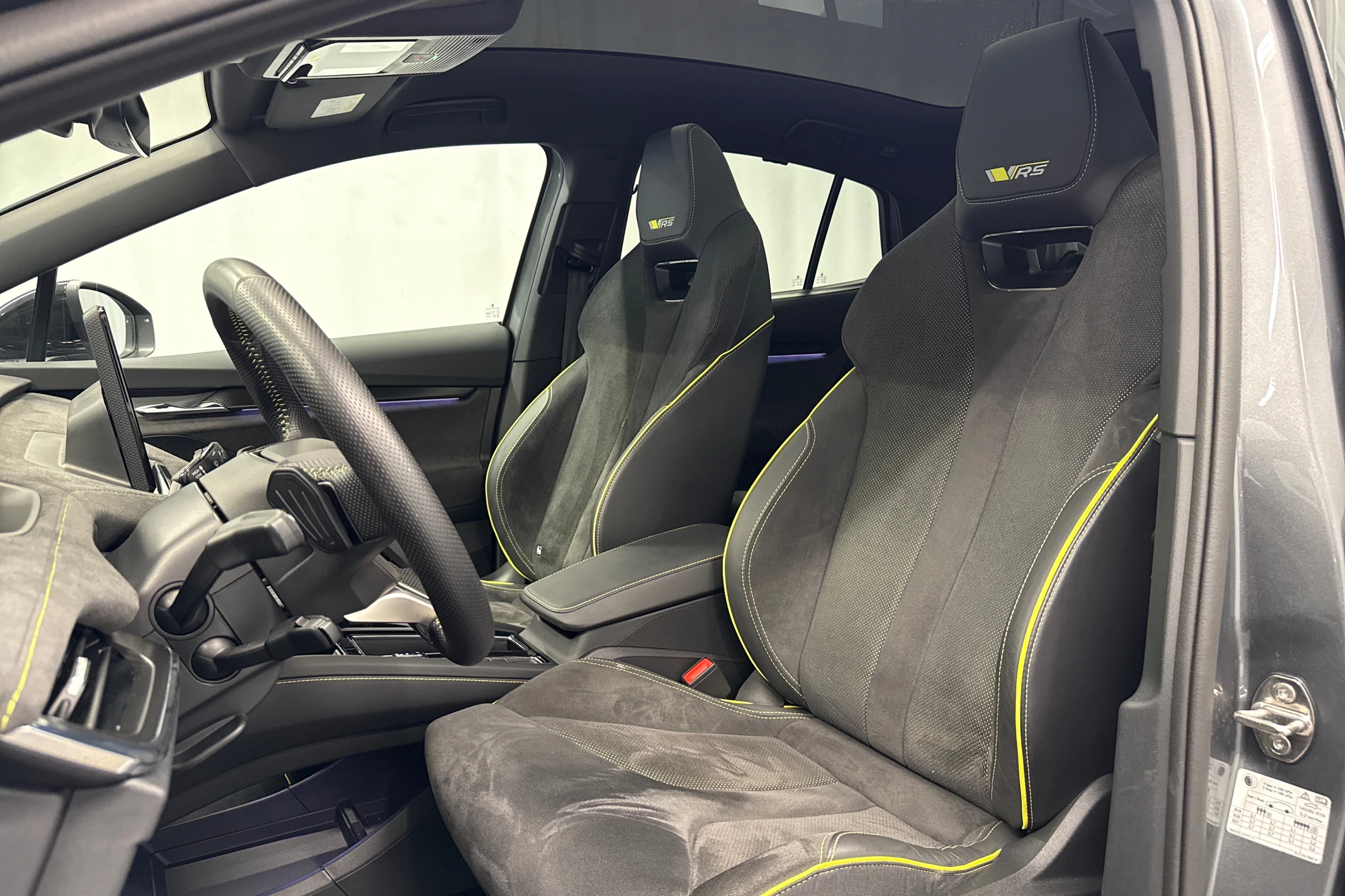 harmaa Skoda Enyaq 2024 kuva 31.