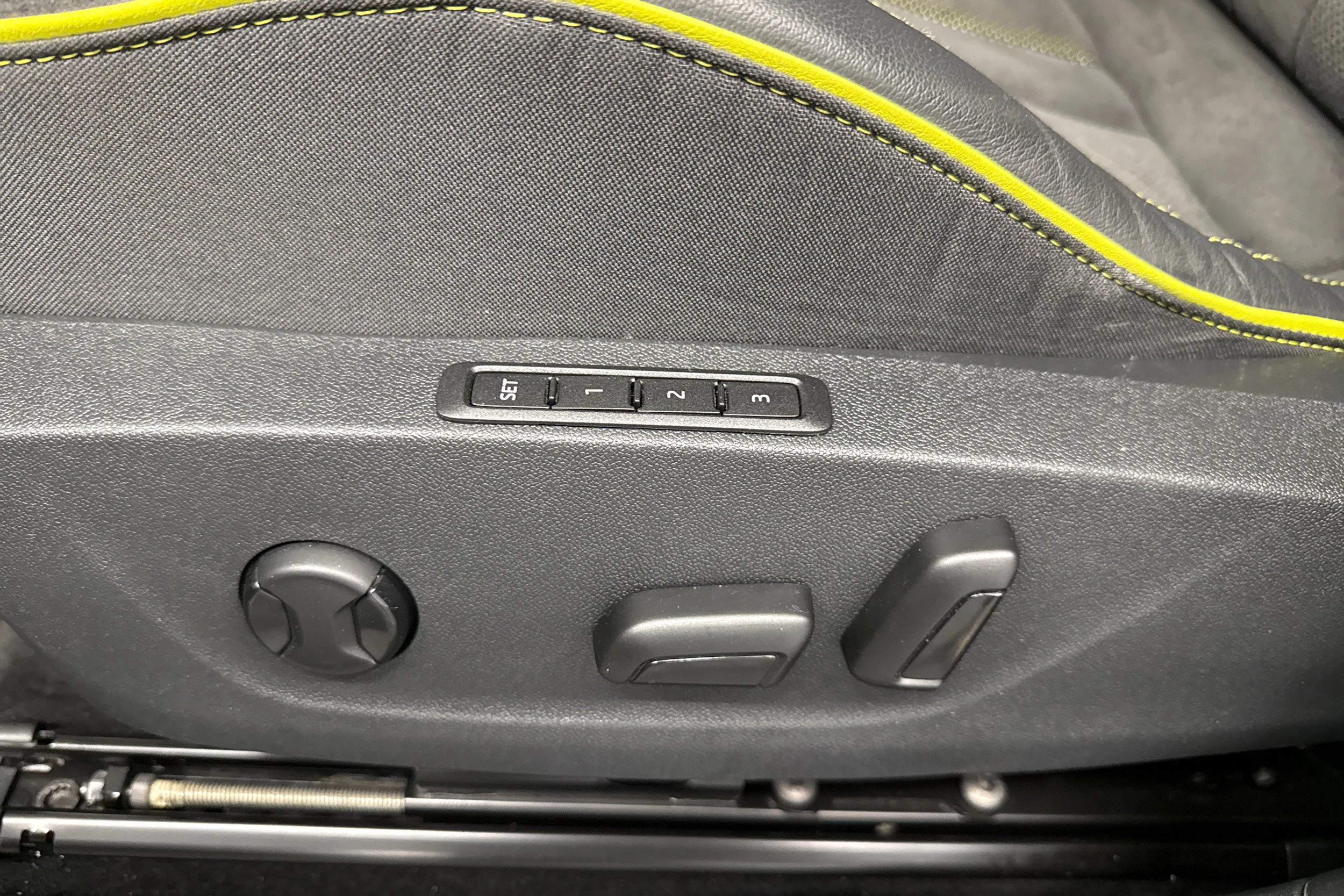 harmaa Skoda Enyaq 2024 kuva 32.